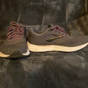 Brooks Revel 3 running sneakers.